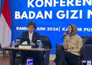 Wakil Kepala BGN, Agustina Arumsari (kiri) & Kepala Biro Hukum dan Humas BGN, Khairul Hidayati (kanan), di Gedung BGN
