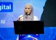 Menteri Komunikasi dan Digital (Menkomdigi) Meutya Hafid Menkomdigi mengimbau masyarakat tidak mudah mempercayai profil, foto, maupun informasi yang ditampilkan di media sosial atau aplikasi digital karena bisa menjadi ilusi algoritma yang dirancang untuk membangun rasa kedekatan dan meningkatkan interaksi. (Foto: KPM Kemkomdigi)